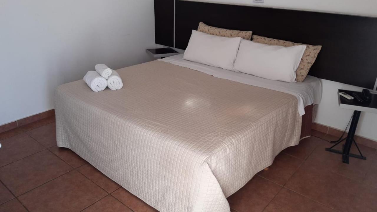 סן חואן Hotel Ischigualasto מראה חיצוני תמונה
